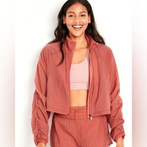 Old Navy Cropped Lightweight Water-Repellent Run Jacket pink women's medium